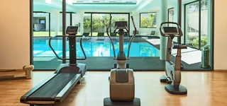 gym fitnessraum mit regulierter luftbefeuchtung 