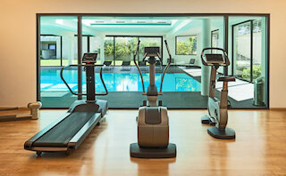 gym fitness room with regulated air humidification 