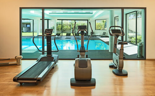 gym fitness room with regulated air humidification 
