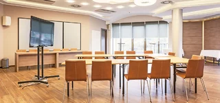 luftbefeuchtung fuer arbeitsfeundliches raumklima im schulungsraum 